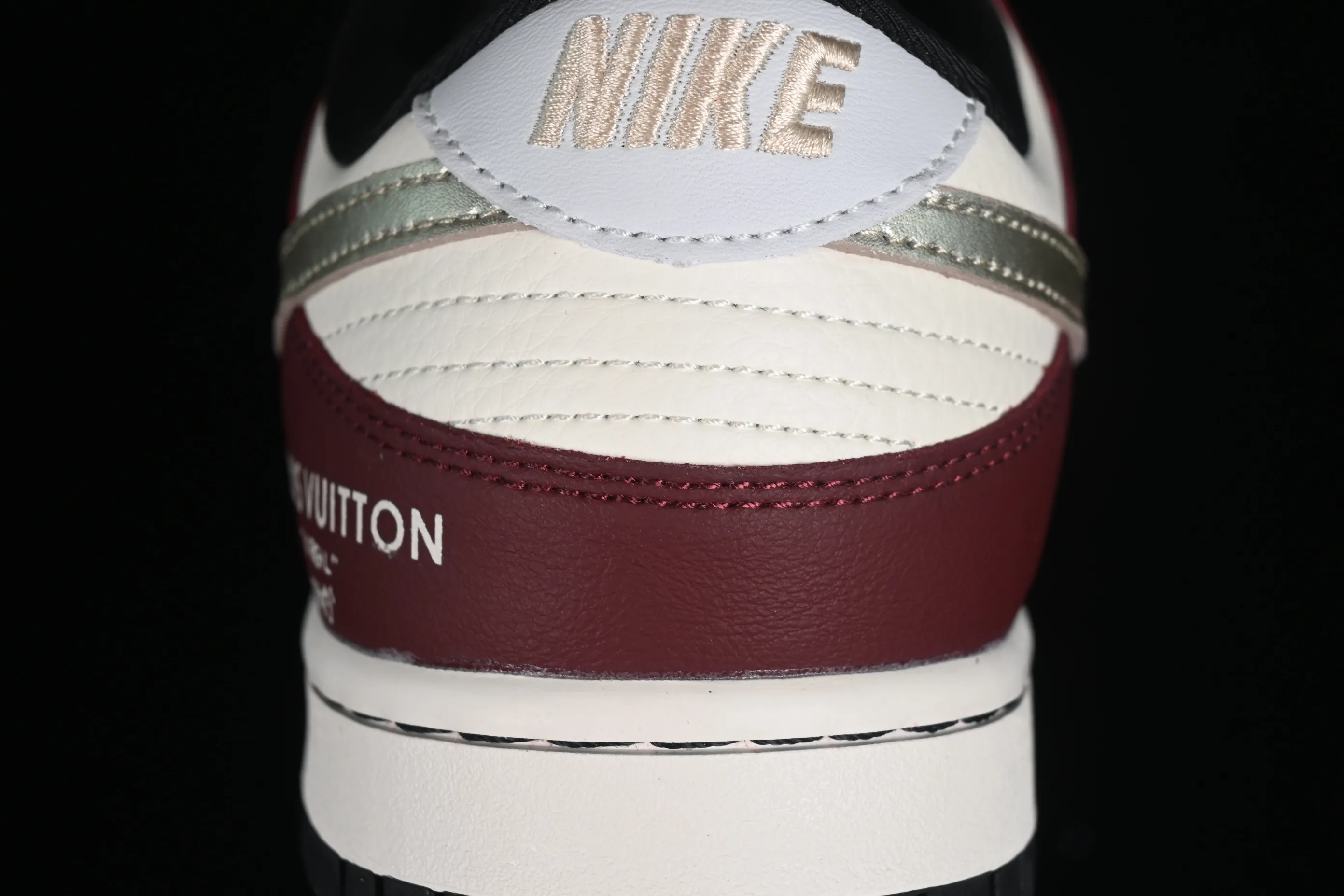 All Categories Nk SB Dunk Series Nk SB Dunk Low Low-top sneakers Louis Vuitton x Nk Dunk Low joint custom-burgundy silver hook SB low-top casual sneakers FC1688-188